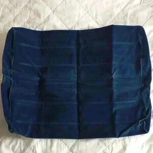 Inflatable travel pillow